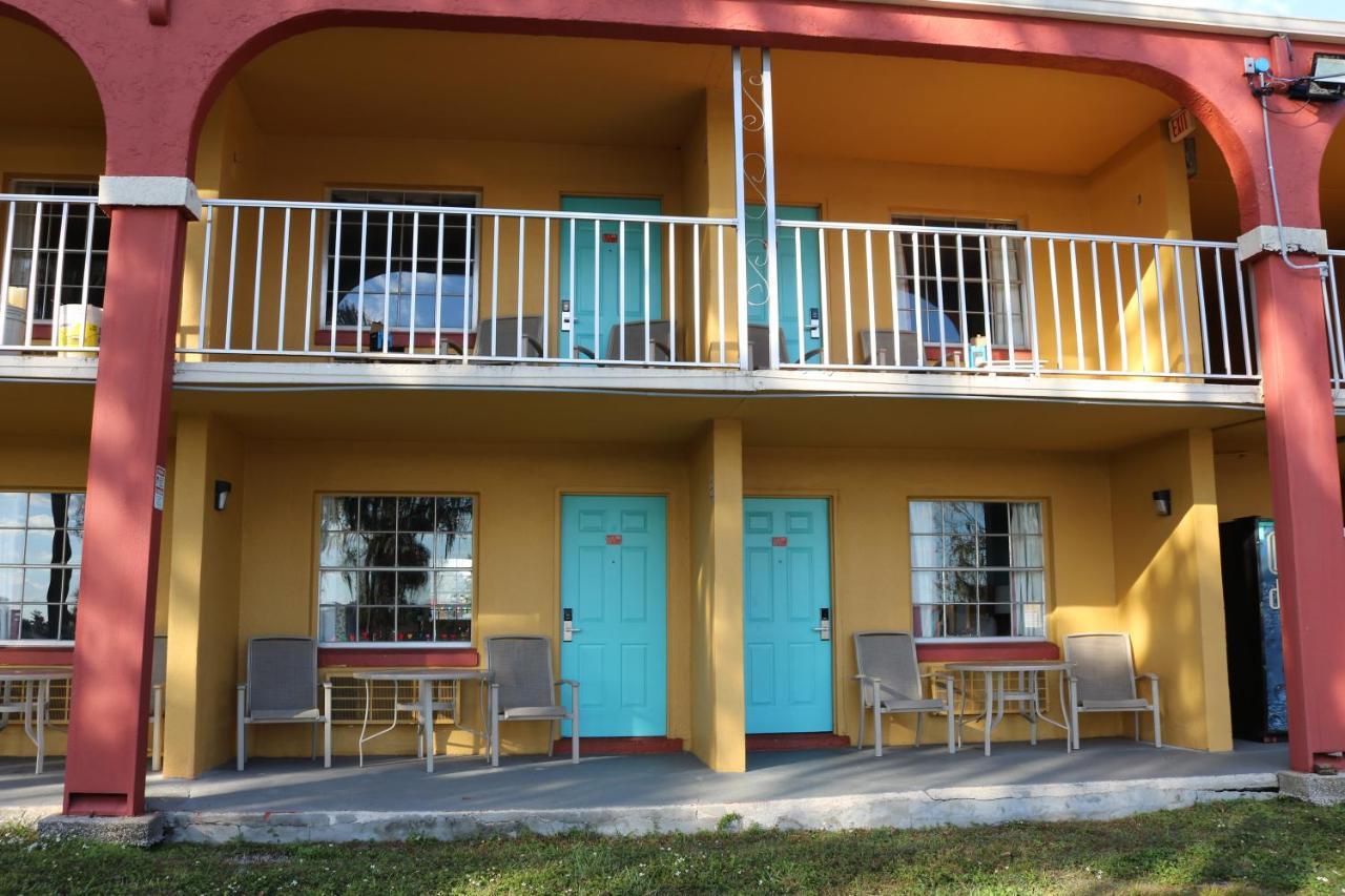 Howard Johnson By Wyndham Lake Front Park Kissimmee Esterno foto